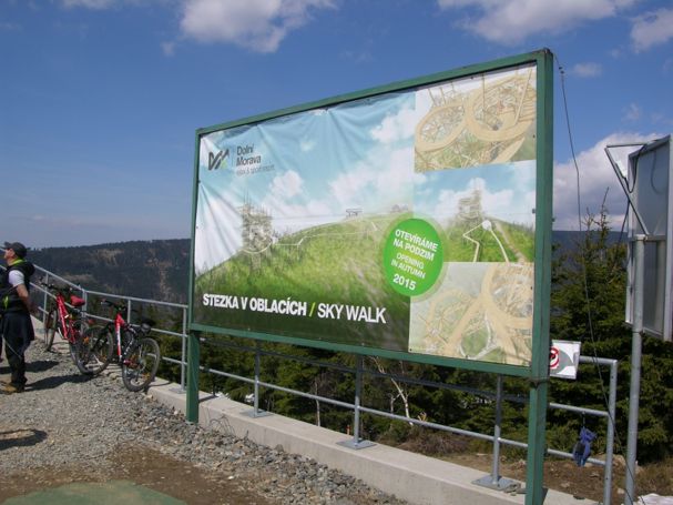 Lanovka, Stezka do oblak, restaurace Slaměnka, start Singl Trailu, sjezdovky Dolní Morava